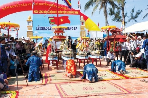 Feast and Commemoration of Hoang Sa soldiers in An Vinh village - ảnh 1